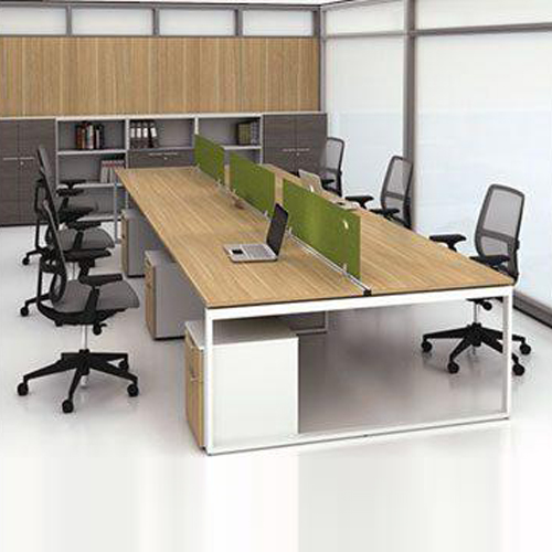 Bàn nhân viên được thiết kế phù hợp với không gian làm việc